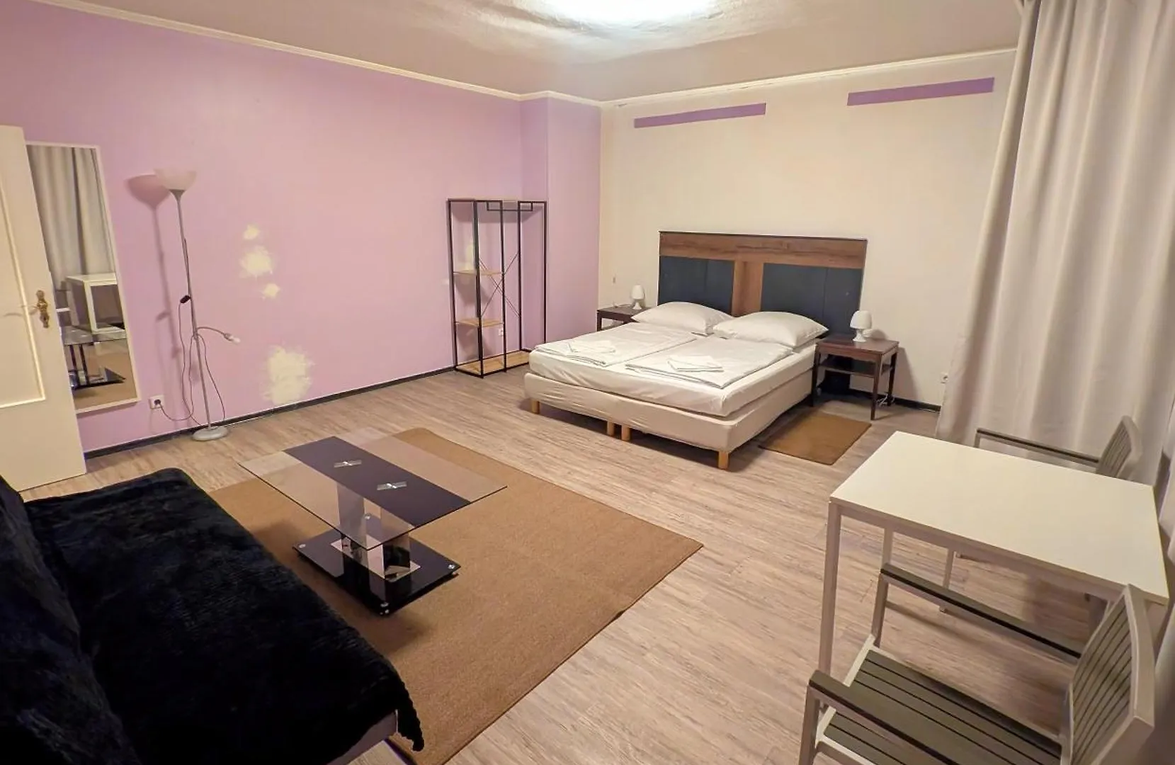 Konukevi Puschkin Rooms Berlin